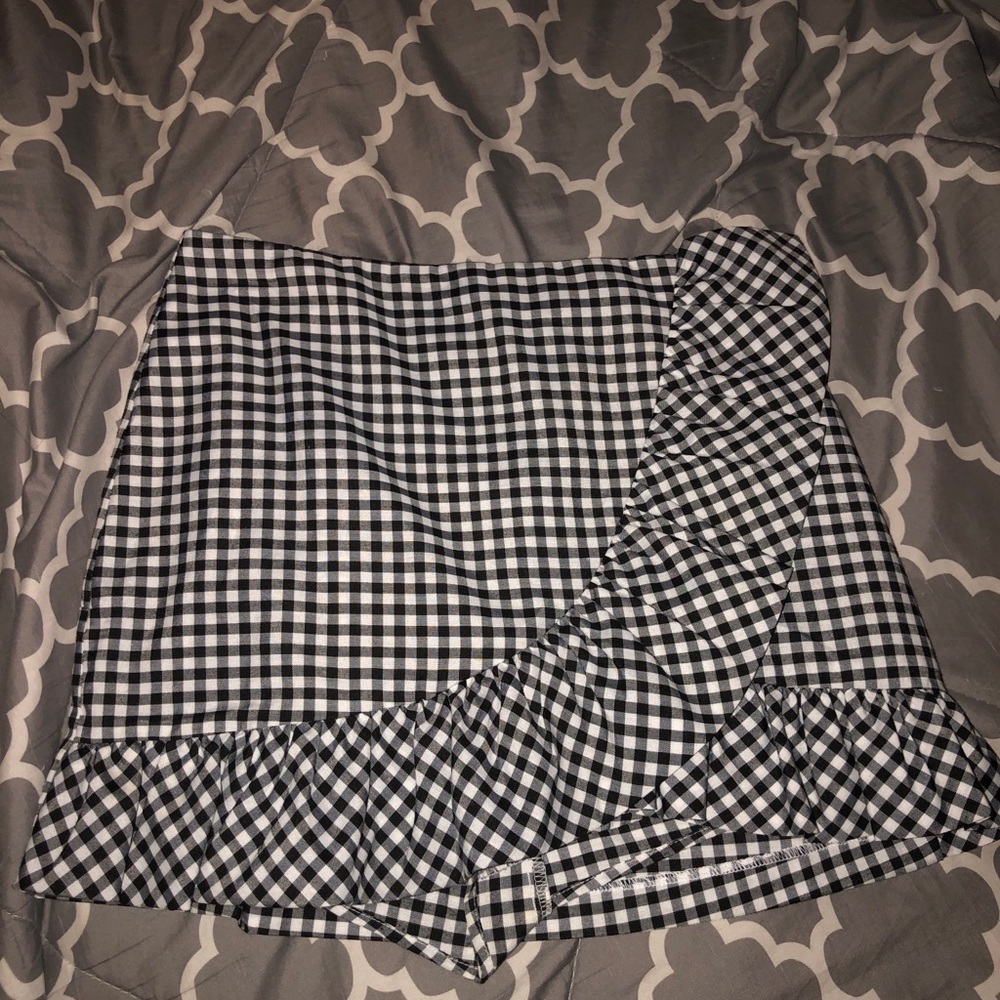 Forever 21 Black and White Plaid Skort